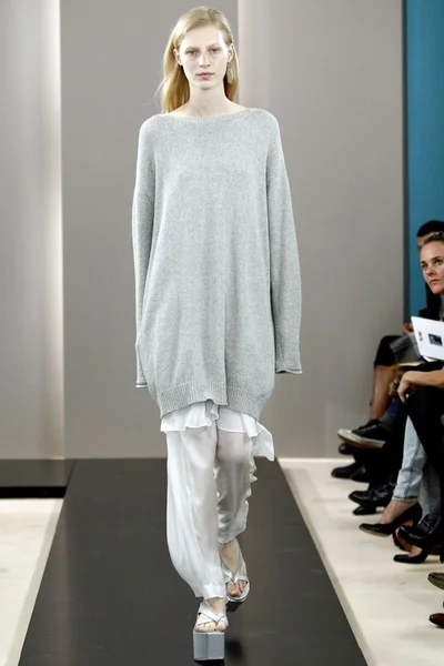 Look 18